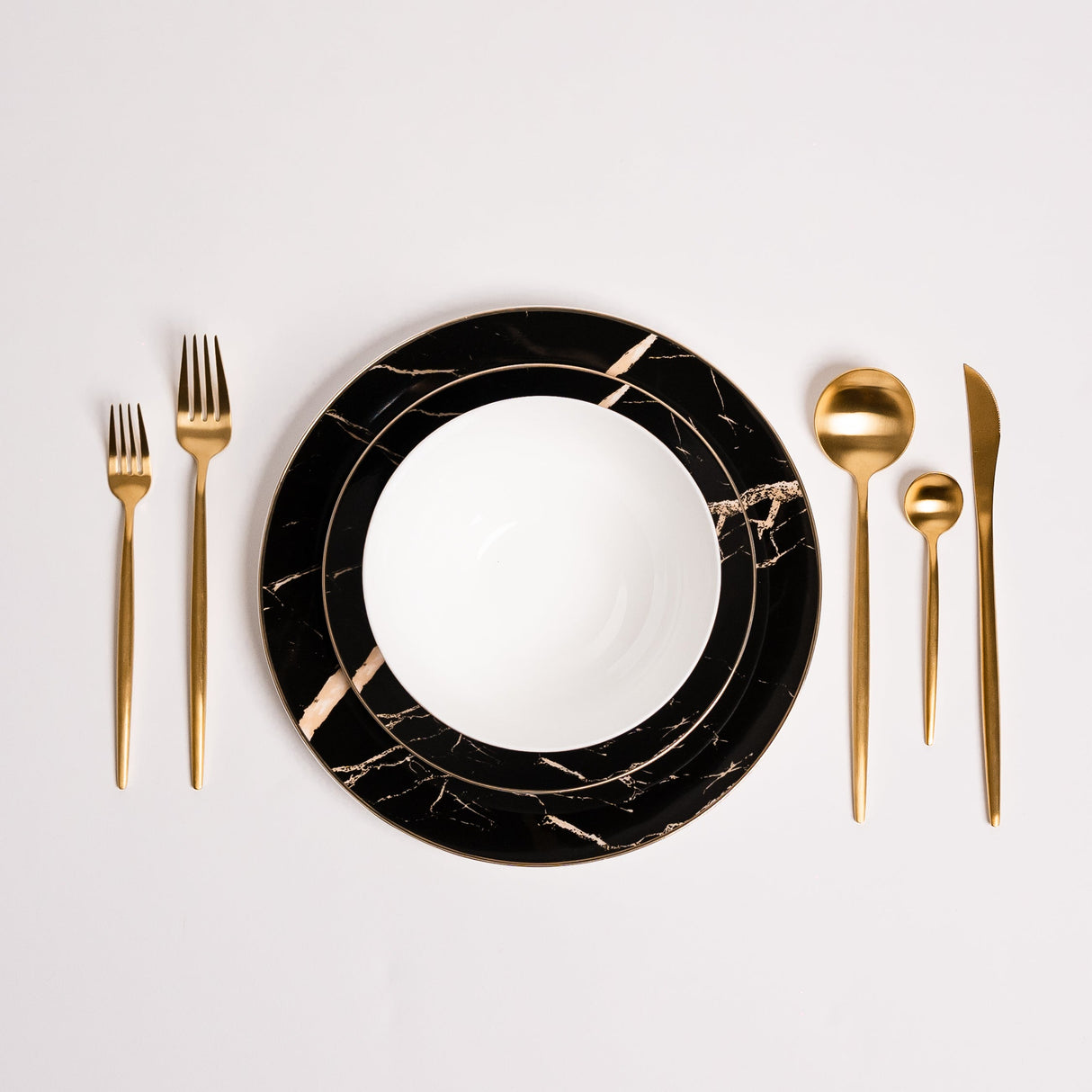 Ozarke's Libra Black Marble Plate Set from Ozarké
