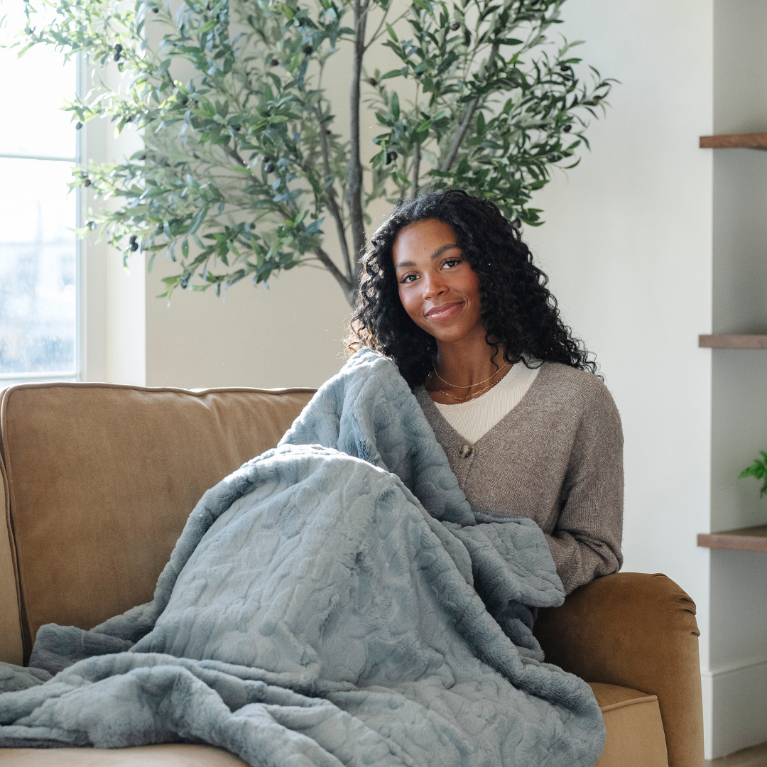 PATTERNED FAUX FUR THROW BLANKETS From Saranoni