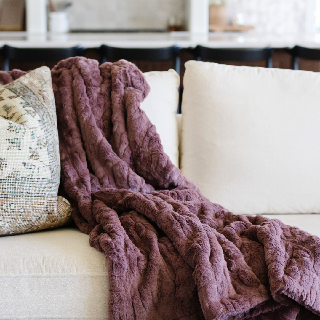 PATTERNED FAUX FUR XL THROW BLANKETS From Saranoni