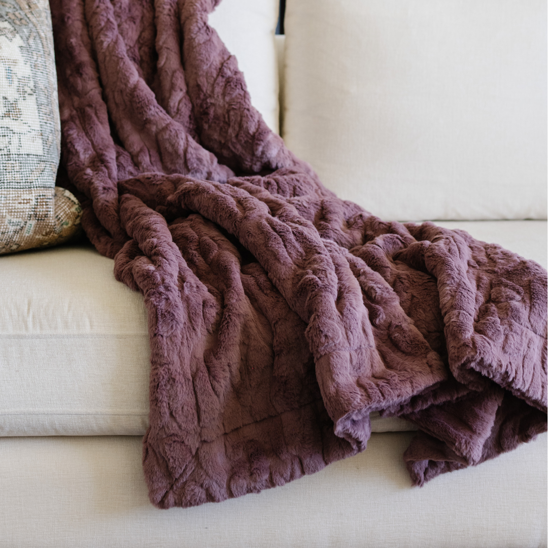 PATTERNED FAUX FUR THROW BLANKETS From Saranoni