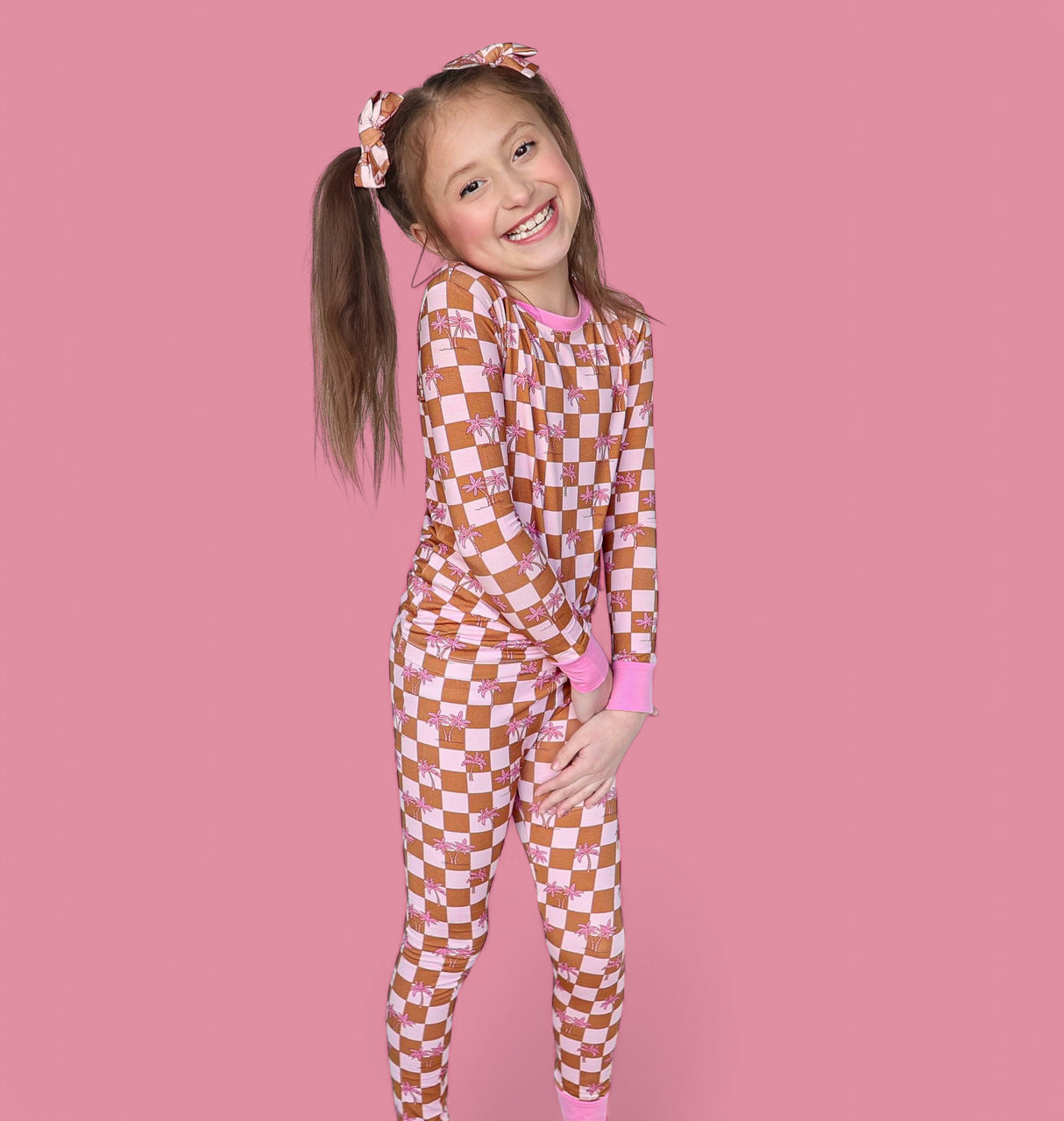 EXCLUSIVE SUNSET BEACH CHECKERS DREAM SET from DREAM BIG LITTLE CO
