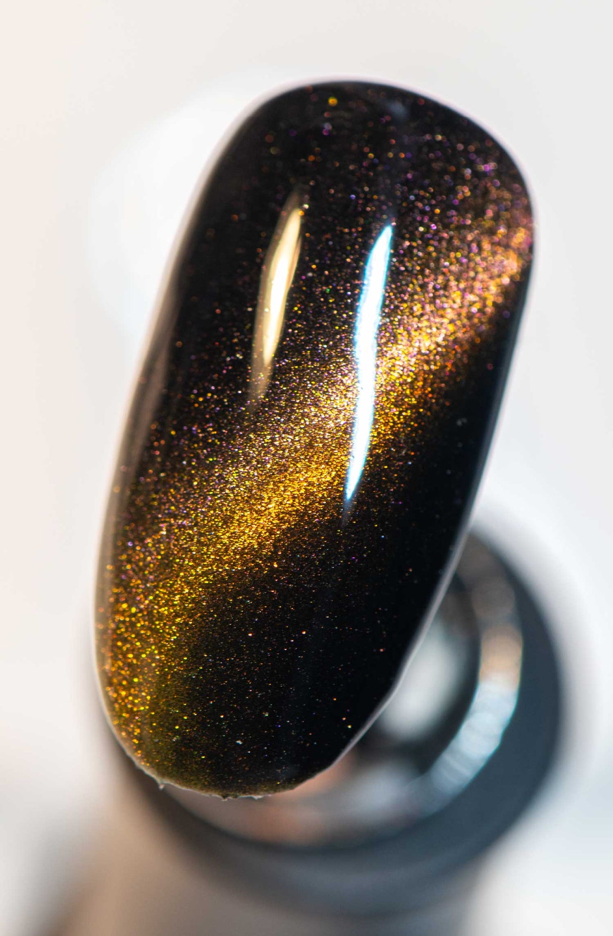 Eos - Chameleon Cats Eye Gel Polish from UberChic Beauty