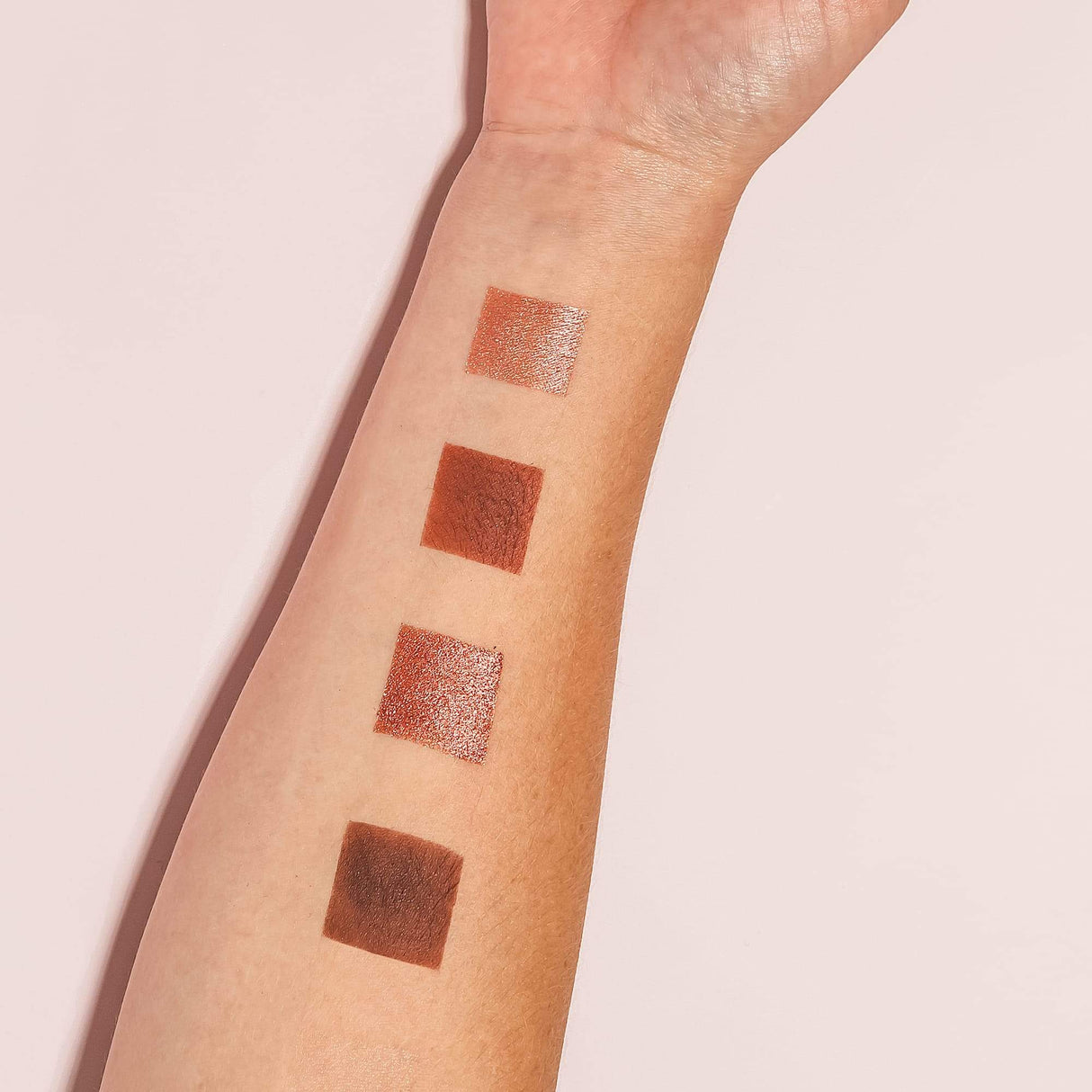 eyeshadow refill glisten pearl - light rose from Chella