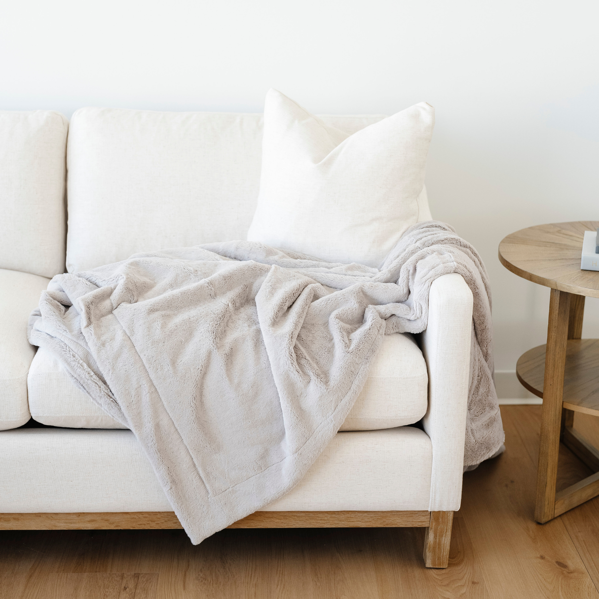LUSH THROW BLANKETS From Saranoni