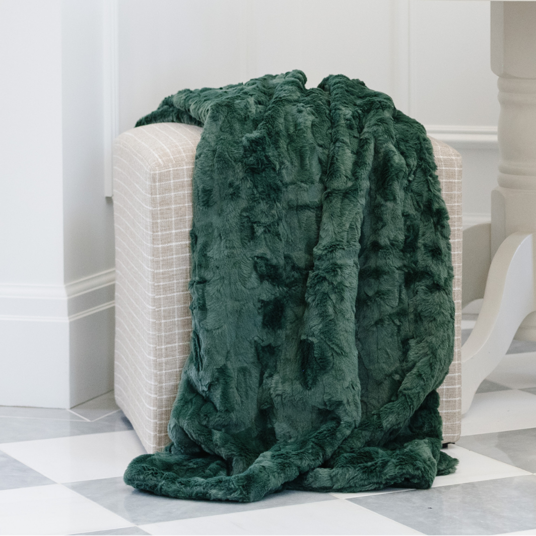 PATTERNED FAUX FUR THROW BLANKETS From Saranoni