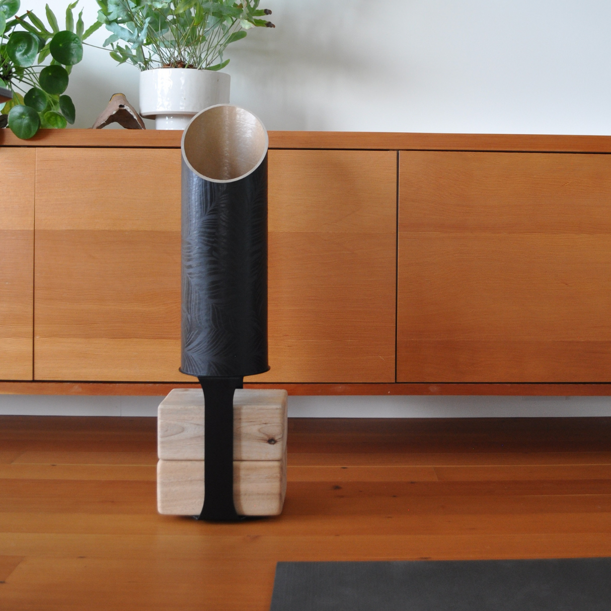 Homi Yoga Block Floor Stand | Black from Mache