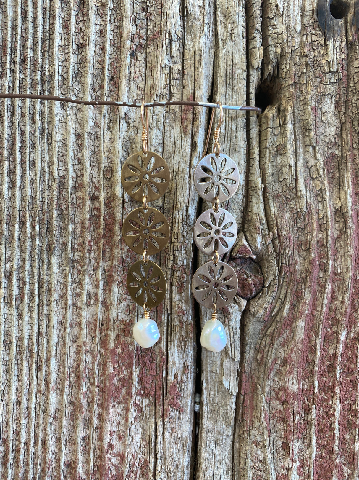 17124 3 Drop Brz Cut Out Flower Disc w/Stone Drop Earring