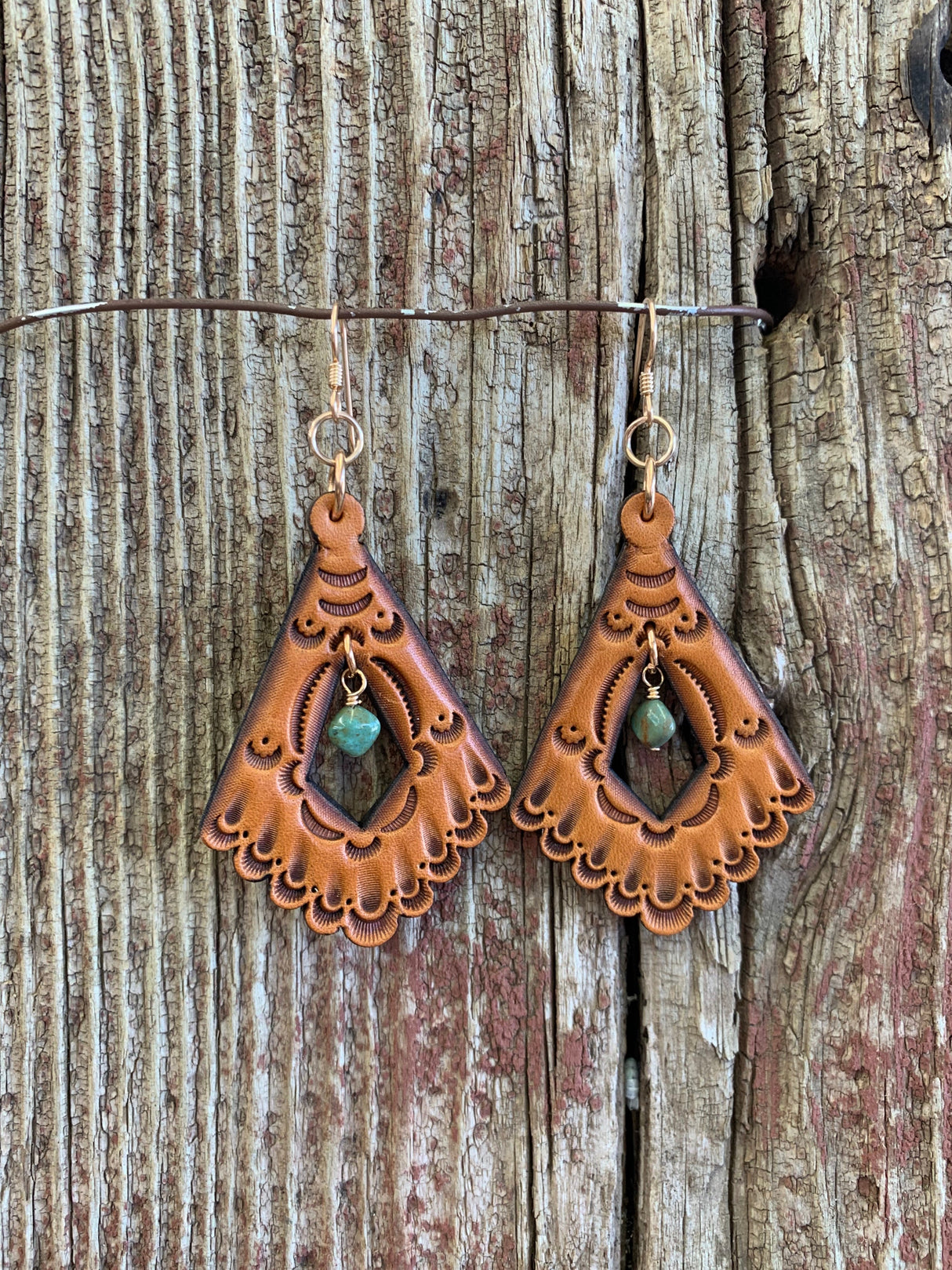 16670 Diamond Cut Out Scallop Tipi w/Turq Earrings