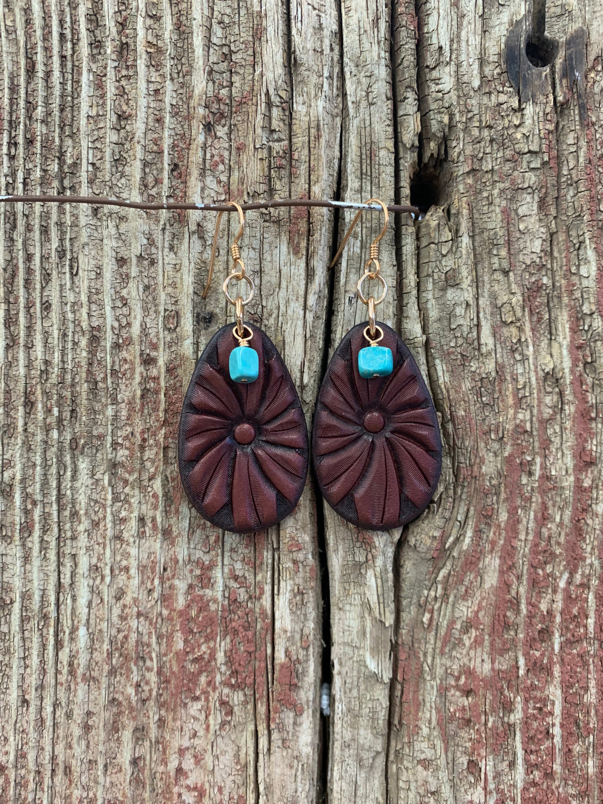 15808 Tooled Teardrop Daisy w/Turq Earrings