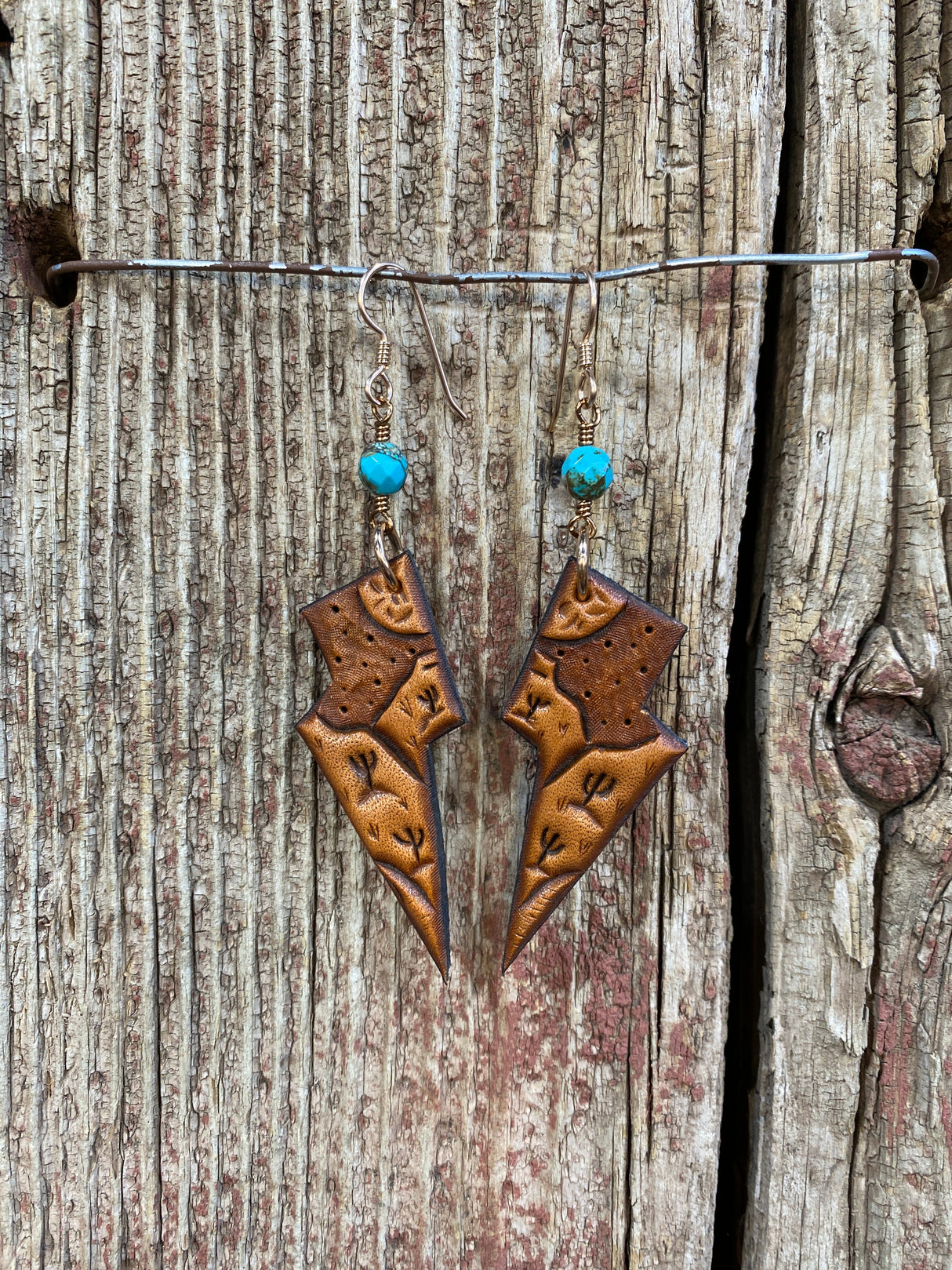 17259 Desert Scene Leather Lightning Bolt Earrings
