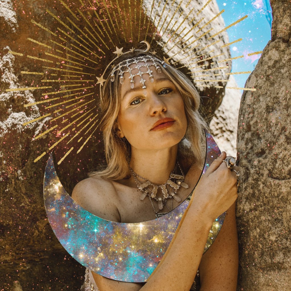 Lonna Love Necklace | Gold from Hiouchi Jewels