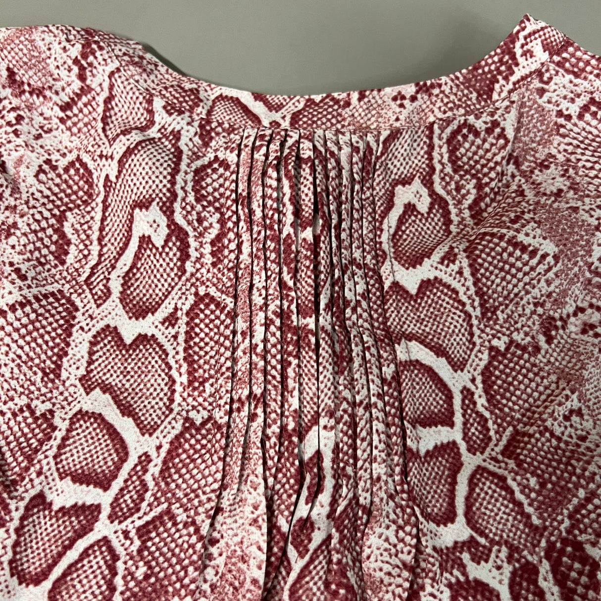 CHELSEA & THEODORE Sleeveless Blouse Women's Size S Pink Python 2165072 (NEW) from PayWut