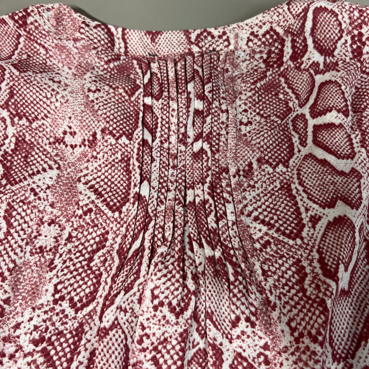 CHELSEA & THEODORE Sleeveless Blouse Women's Size M Pink Python 2165072 (NEW) from PayWut