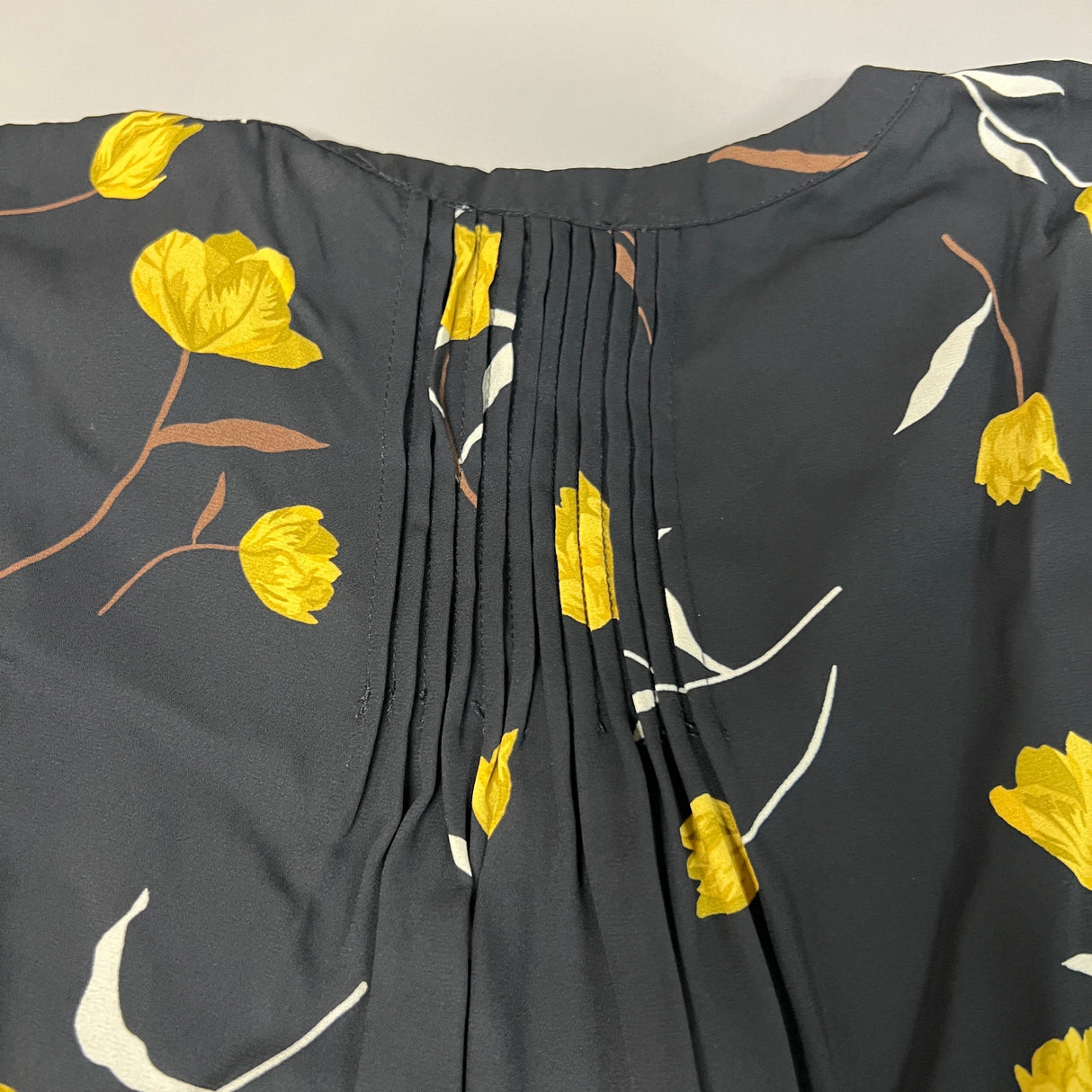 CHELSEA & THEODORE Sleeveless Blouse Women's Size M Black/Yellow Tulip 2165072 (NEW) from PayWut