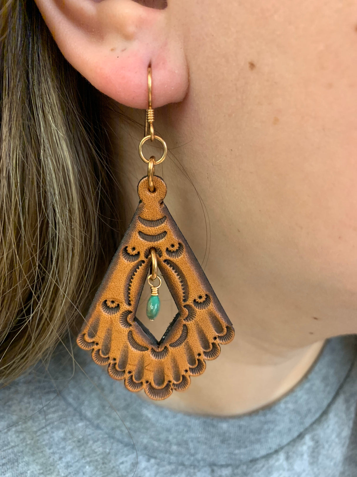 16670 Diamond Cut Out Scallop Tipi w/Turq Earrings