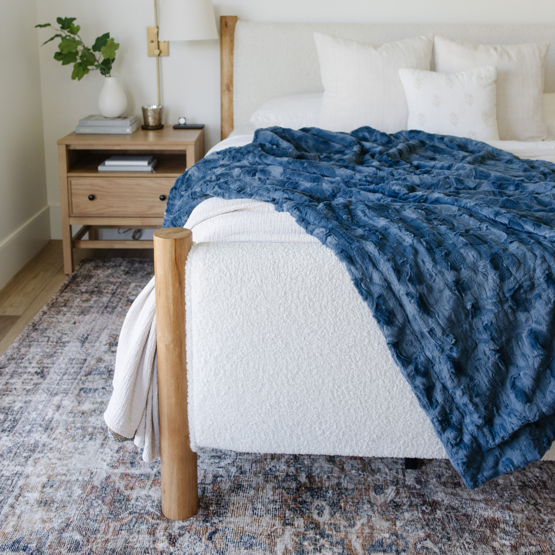 PATTERNED FAUX FUR THROW BLANKETS From Saranoni