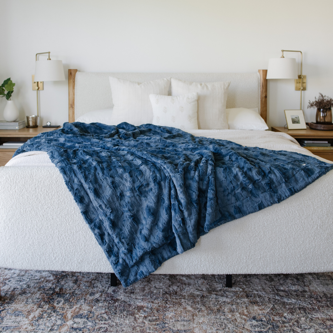 PATTERNED FAUX FUR XL THROW BLANKETS From Saranoni