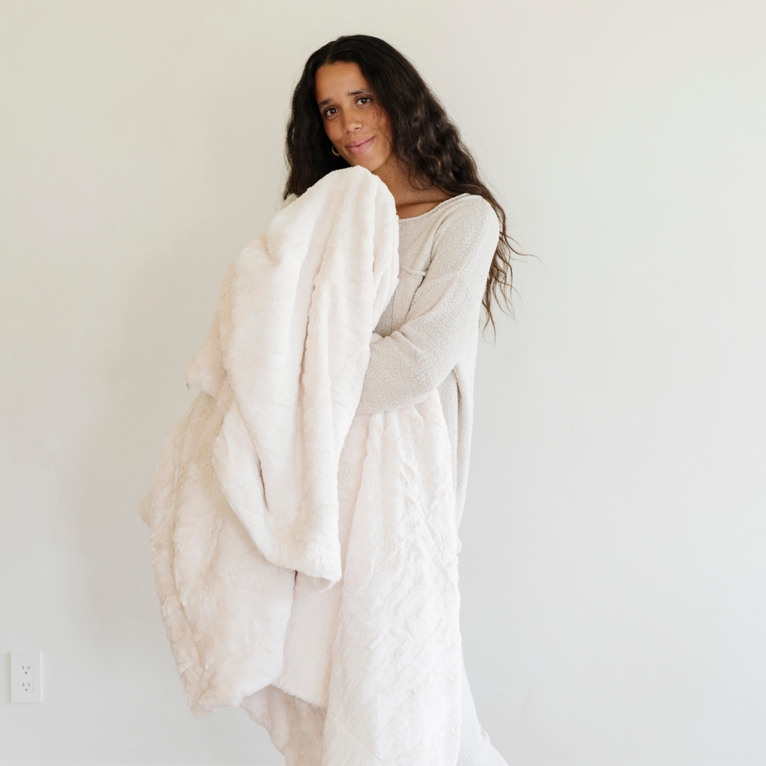PATTERNED FAUX FUR XL THROW BLANKETS From Saranoni