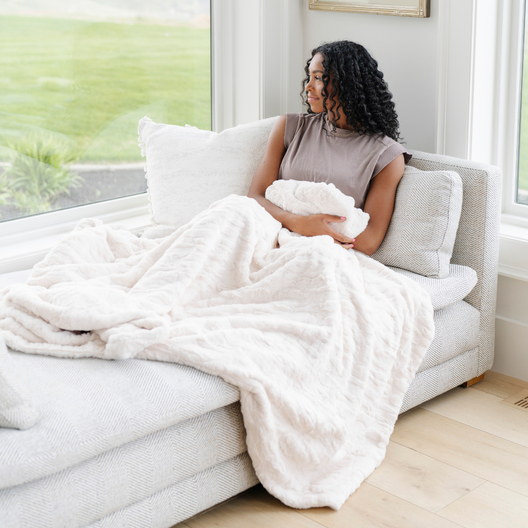 PATTERNED FAUX FUR XL THROW BLANKETS From Saranoni