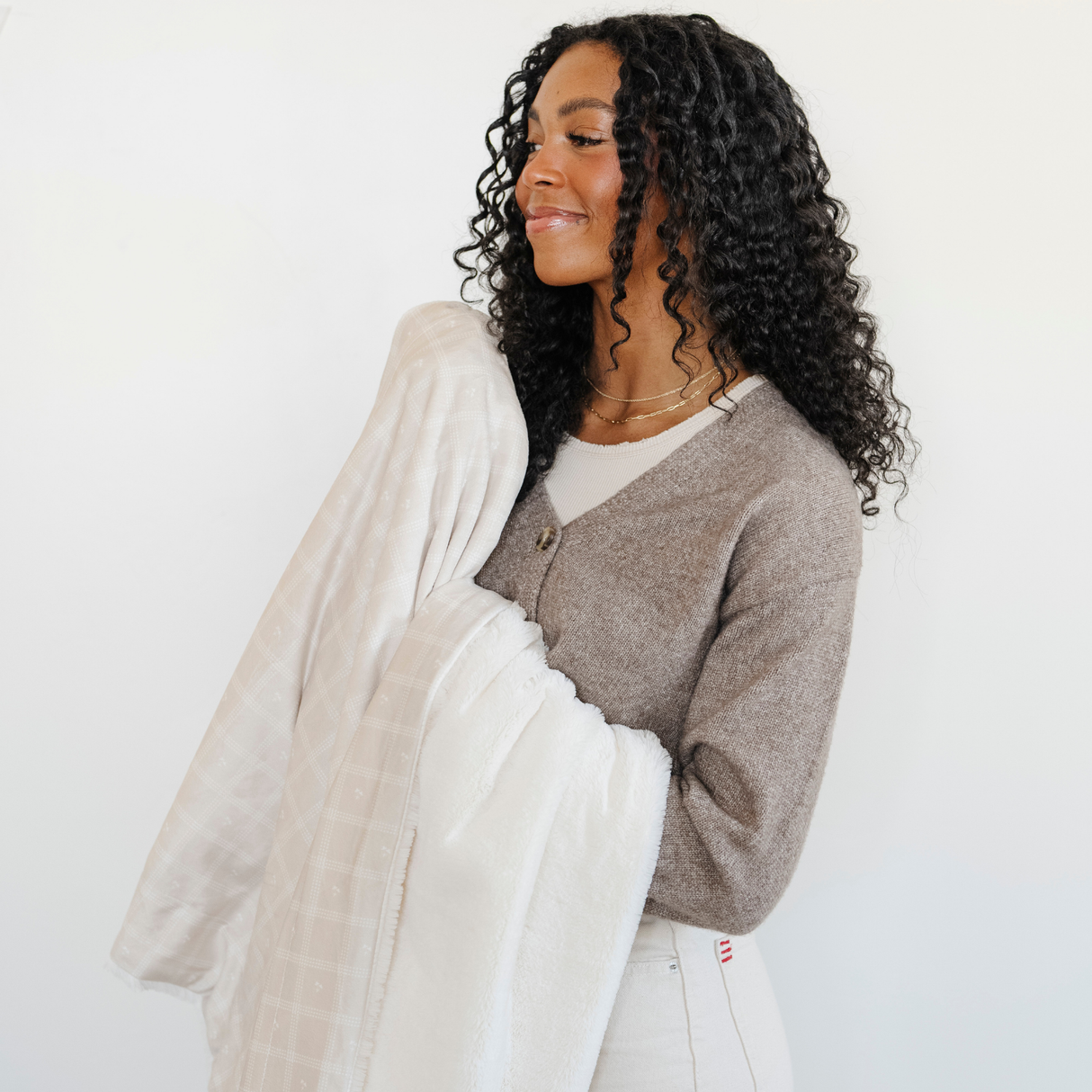 MINKY/LUSH THROW BLANKETS From Saranoni