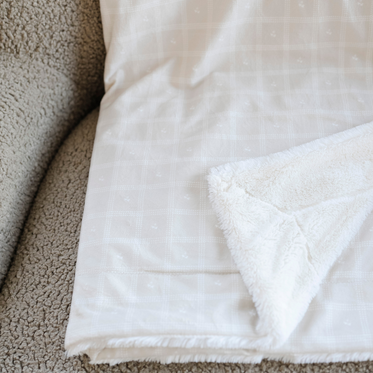 MINKY/LUSH THROW BLANKETS From Saranoni