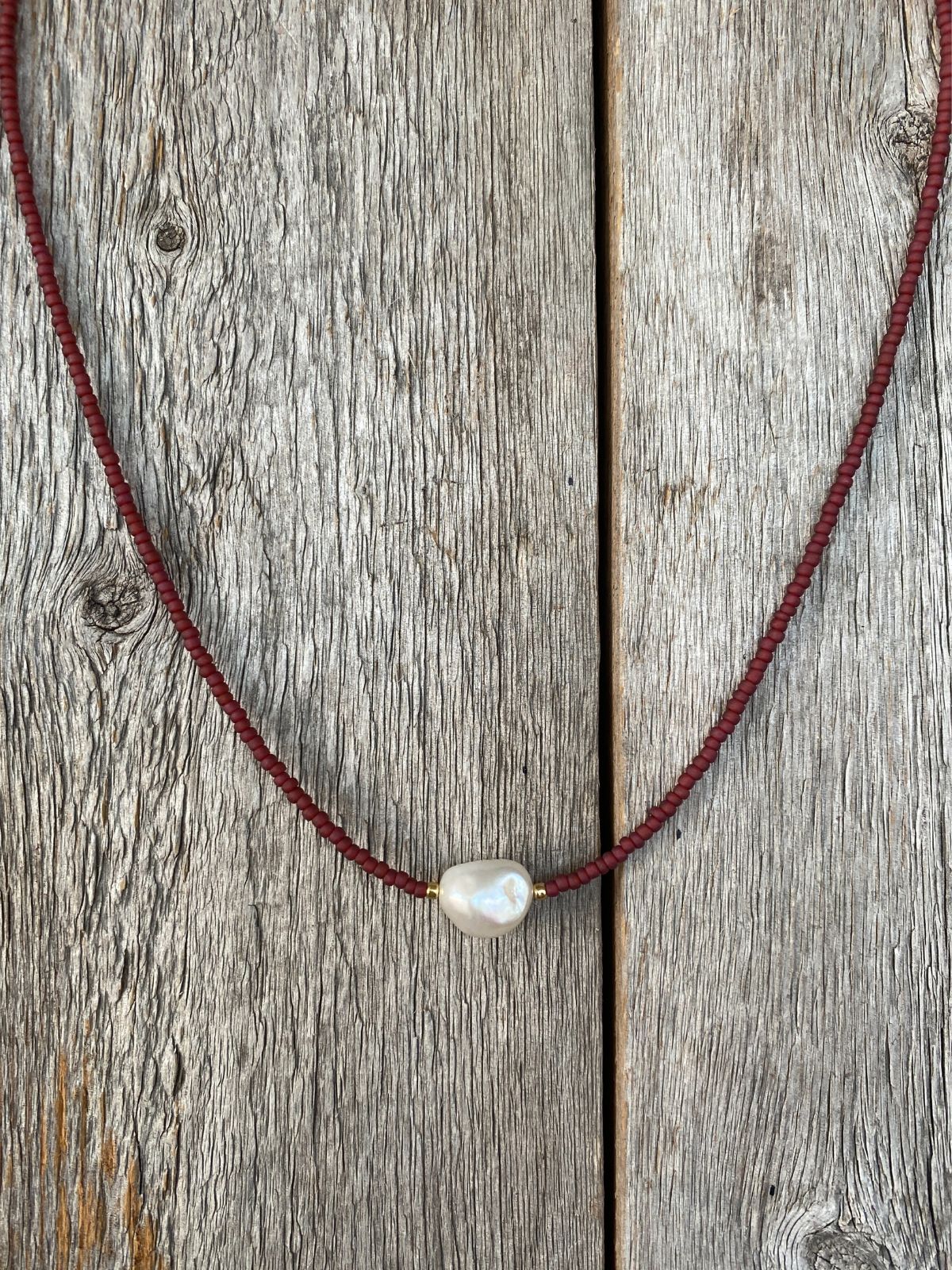 17625 Maroon Seed Beads w/Pearl Center Necklace