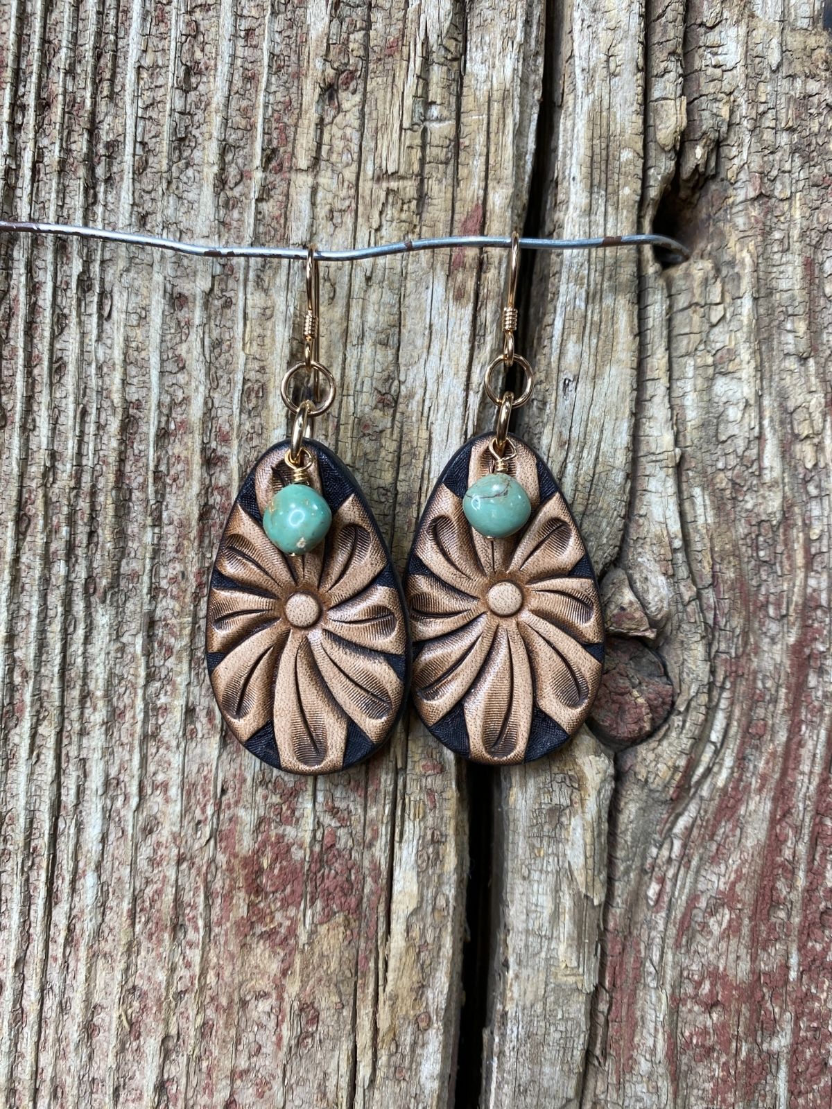17364 Two Tone Leather Daisy Teardrop Earrings
