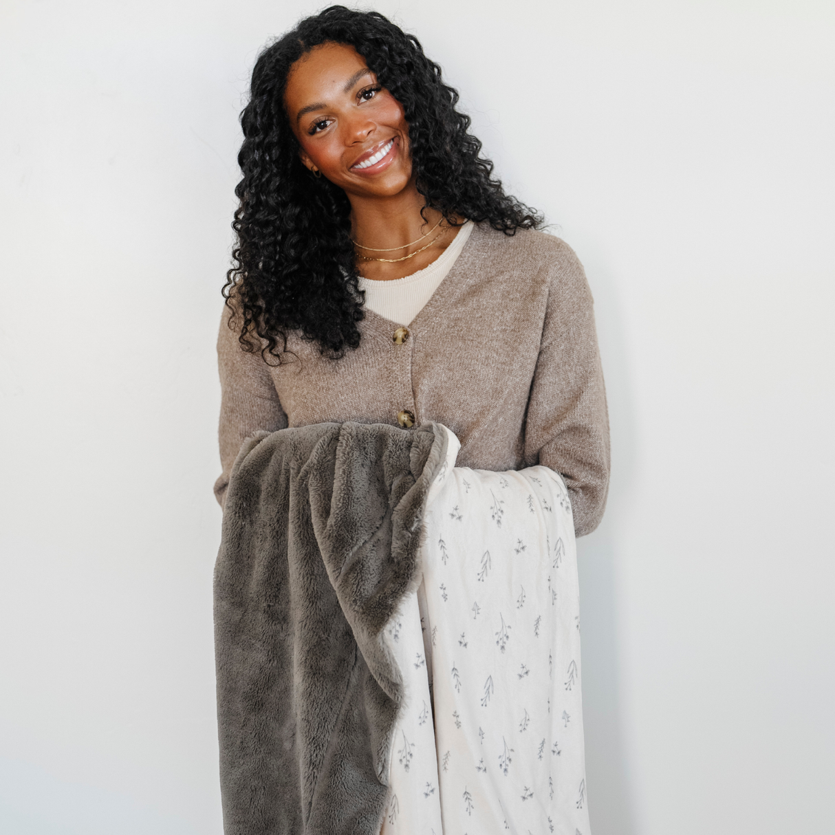 MINKY/LUSH THROW BLANKETS From Saranoni