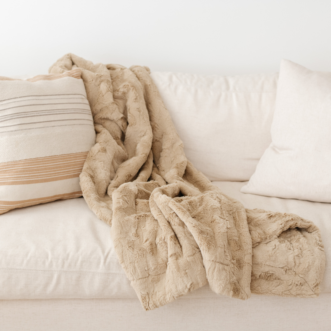 PATTERNED FAUX FUR XL THROW BLANKETS From Saranoni