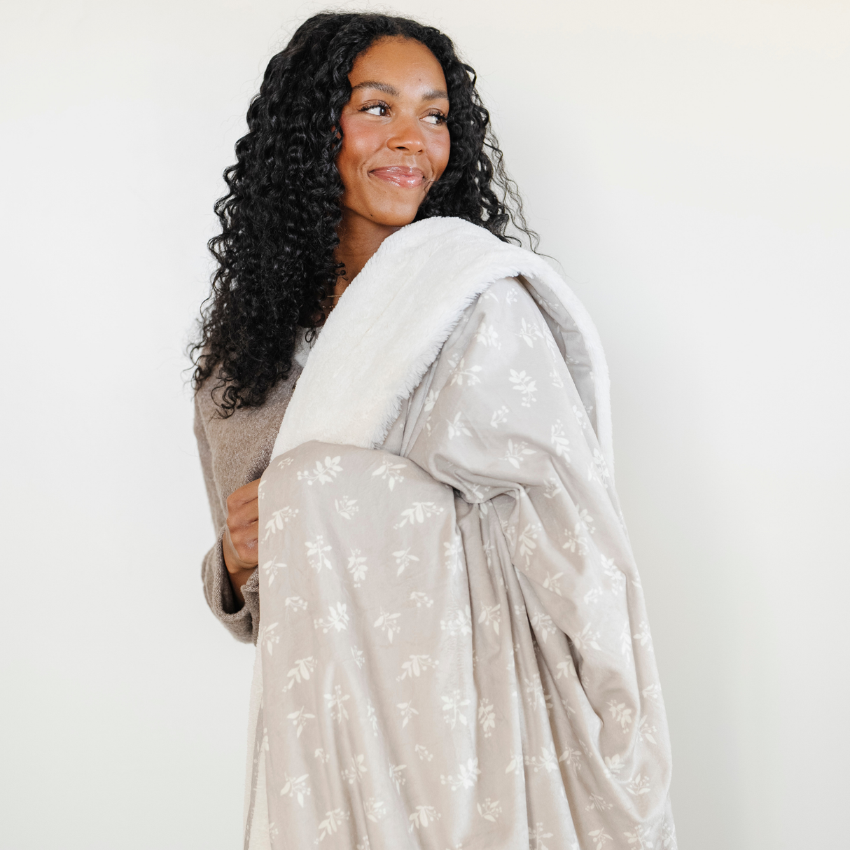 MINKY/LUSH THROW BLANKETS From Saranoni