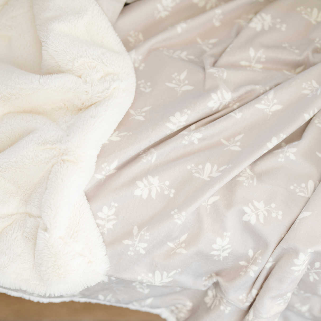 MINKY/LUSH THROW BLANKETS From Saranoni