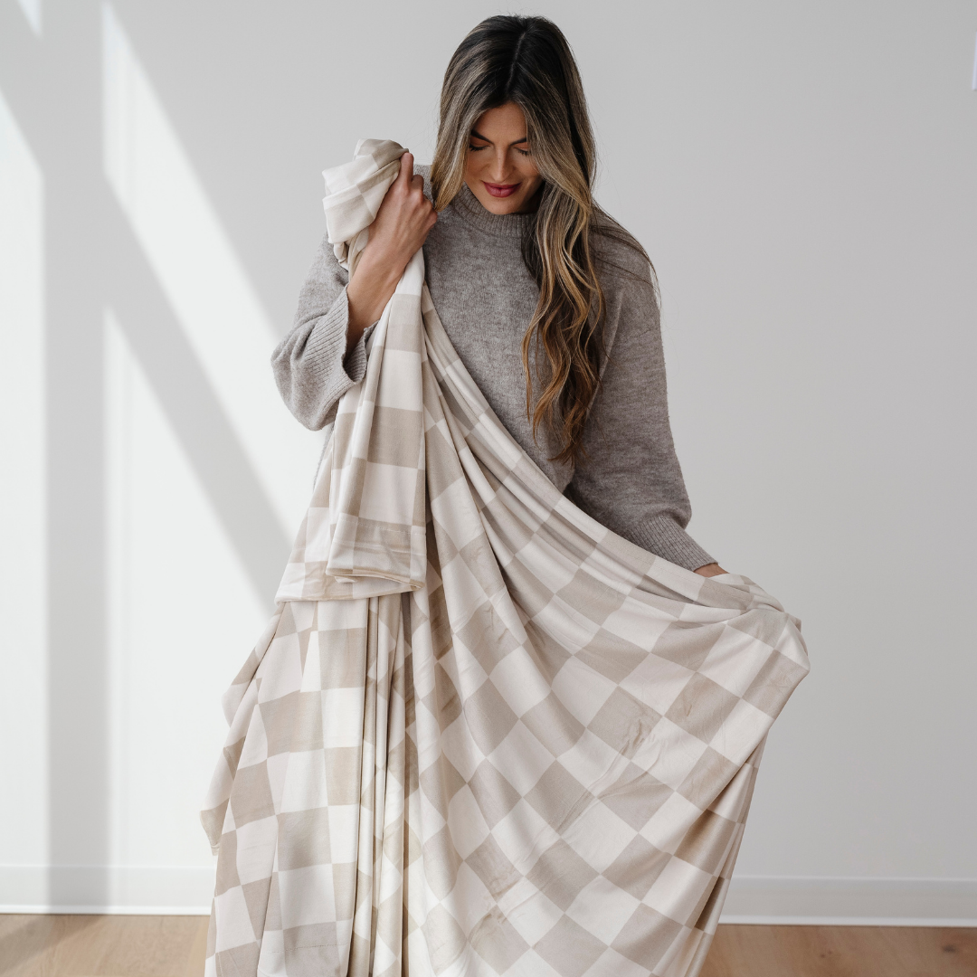 MINKY STRETCH THROW BLANKETS From Saranoni