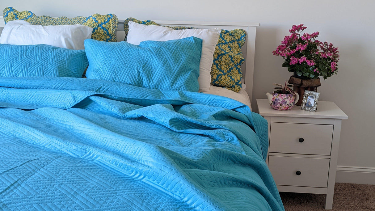 DaDa Bedding Gentle Wave Turquoise Teal Blue Lagoon Lightweight Quilted Bedspread Set (LH3000) from DaDalogy Bedding Collection