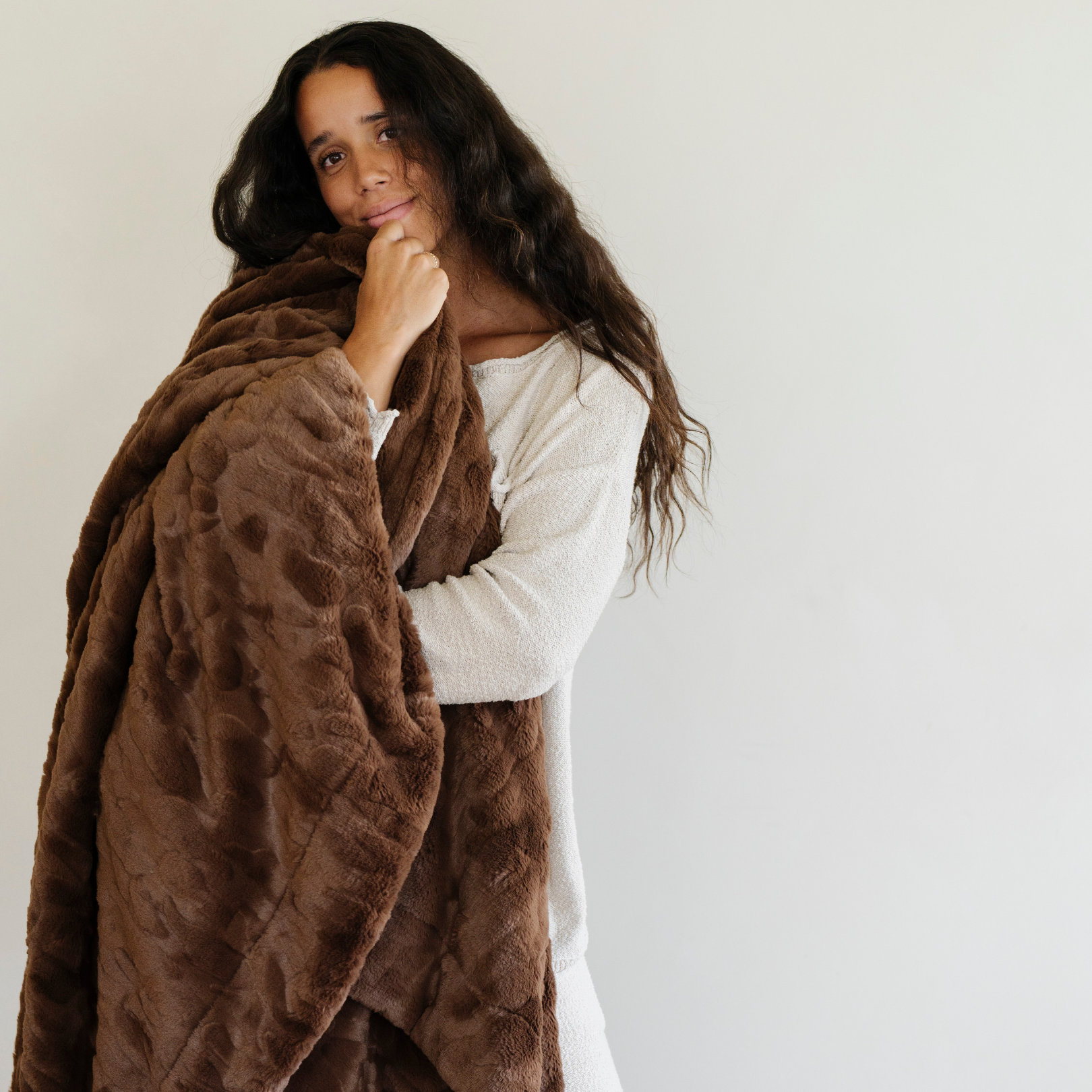 PATTERNED FAUX FUR XL THROW BLANKETS From Saranoni