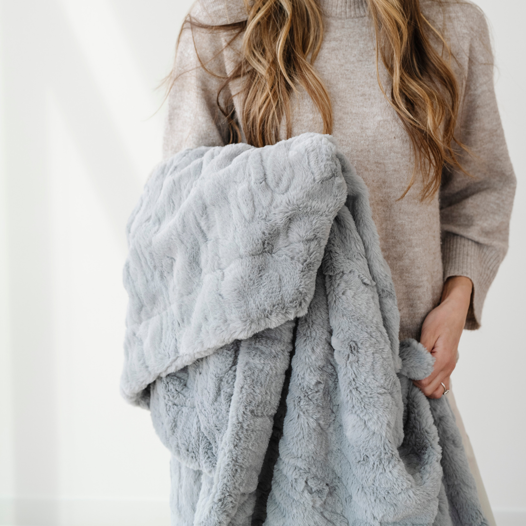 PATTERNED FAUX FUR THROW BLANKETS From Saranoni