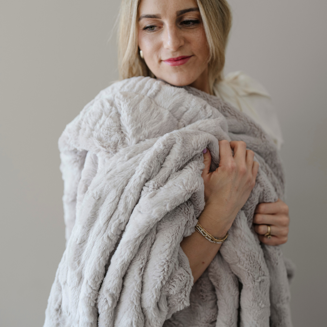 PATTERNED FAUX FUR THROW BLANKETS From Saranoni