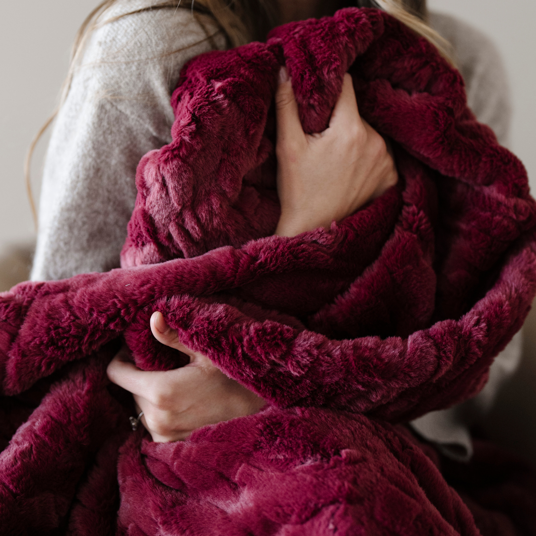 PATTERNED FAUX FUR XL THROW BLANKETS From Saranoni