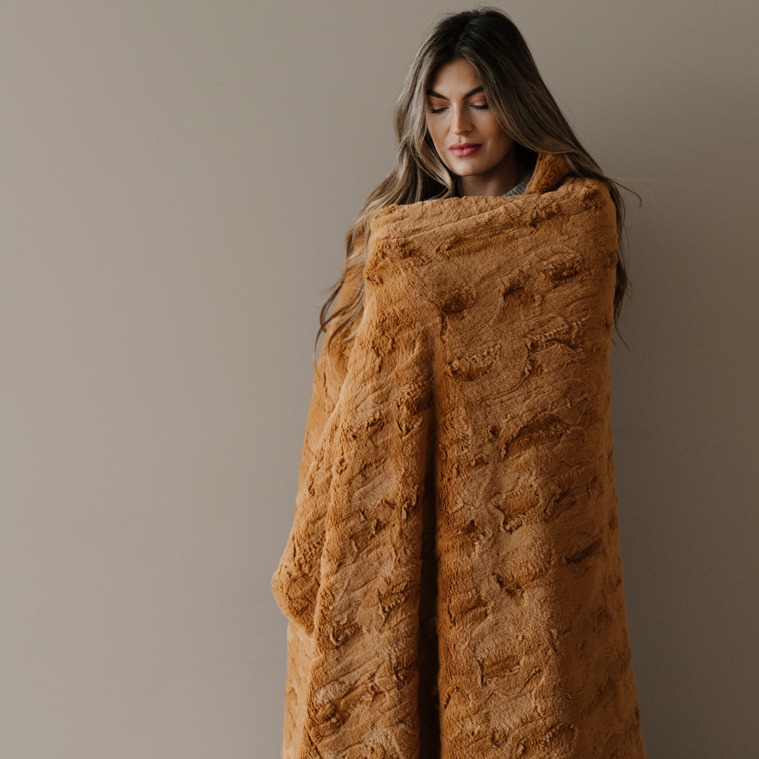 PATTERNED FAUX FUR XL THROW BLANKETS From Saranoni