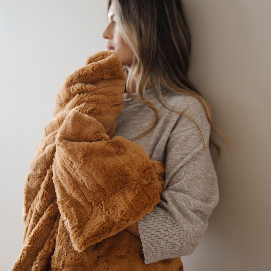 PATTERNED FAUX FUR THROW BLANKETS From Saranoni