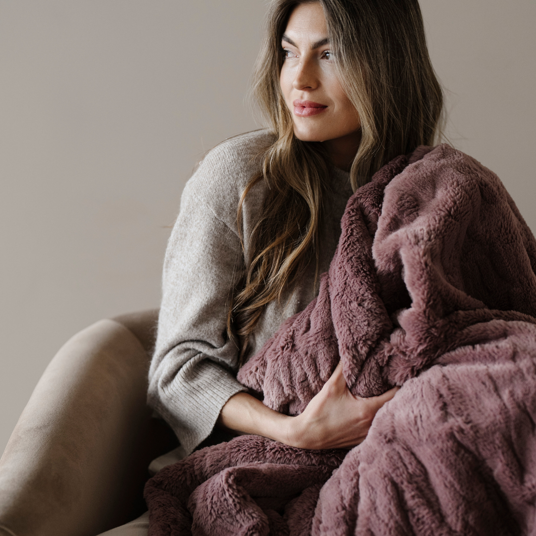 PATTERNED FAUX FUR THROW BLANKETS From Saranoni