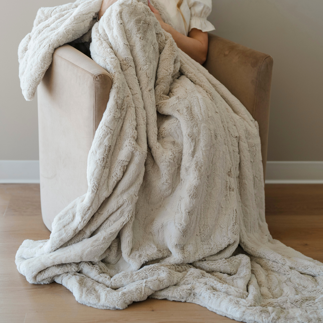 PATTERNED FAUX FUR XL THROW BLANKETS From Saranoni