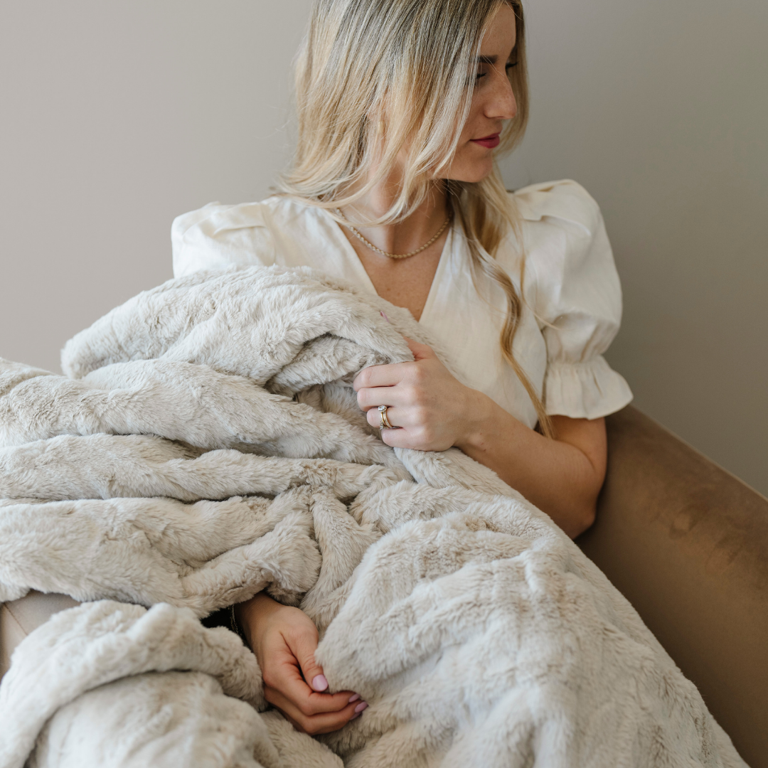 PATTERNED FAUX FUR XL THROW BLANKETS From Saranoni
