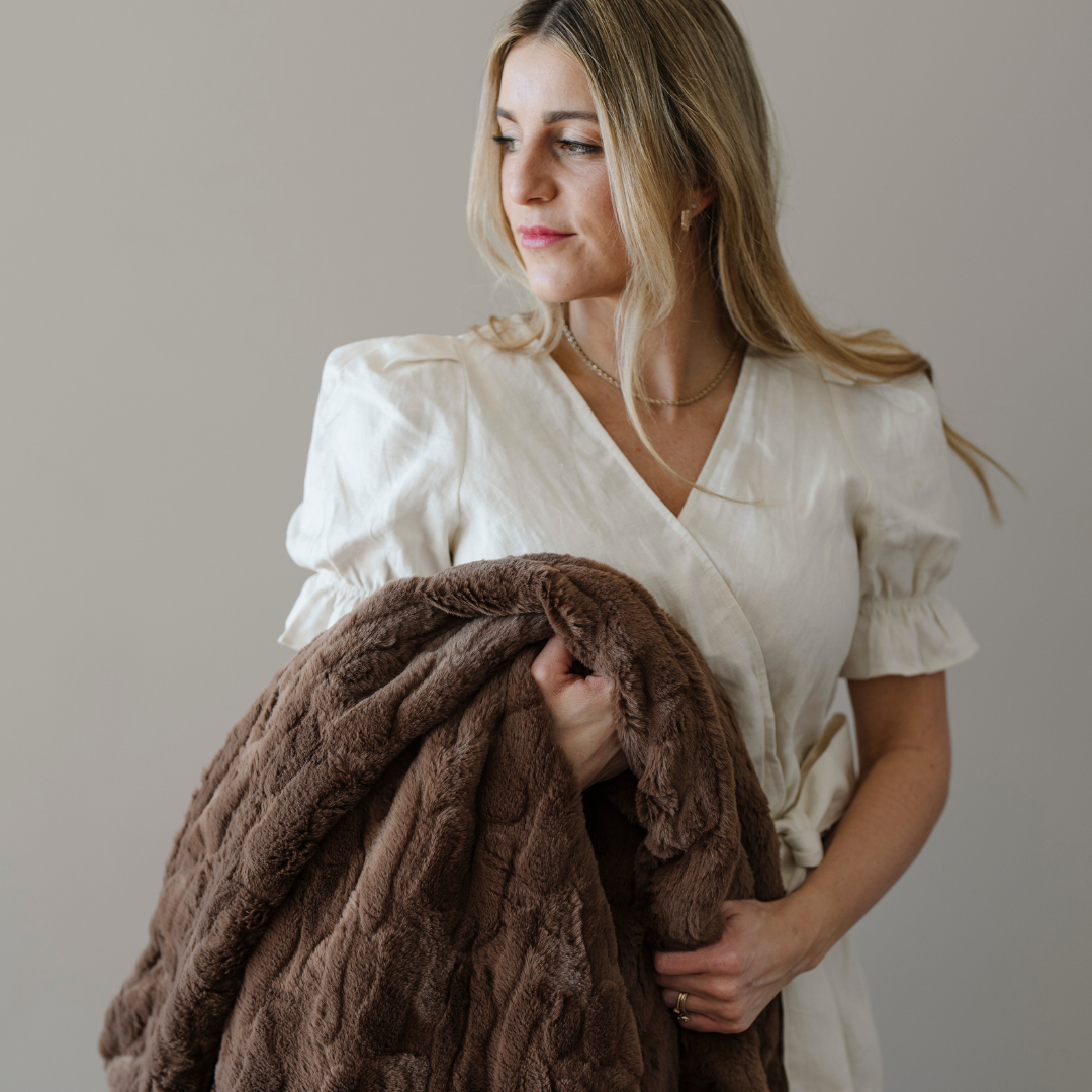 PATTERNED FAUX FUR THROW BLANKETS From Saranoni