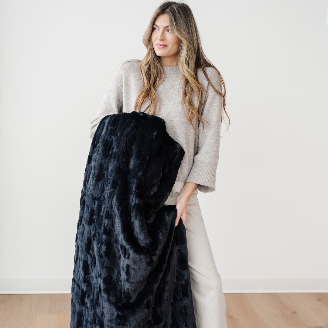 PATTERNED FAUX FUR XL THROW BLANKETS From Saranoni