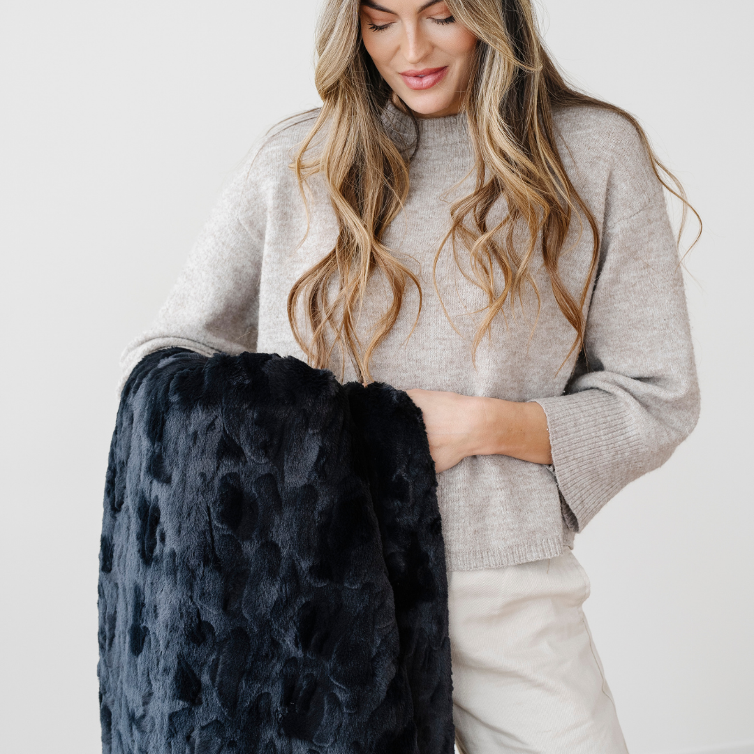 PATTERNED FAUX FUR XL THROW BLANKETS From Saranoni