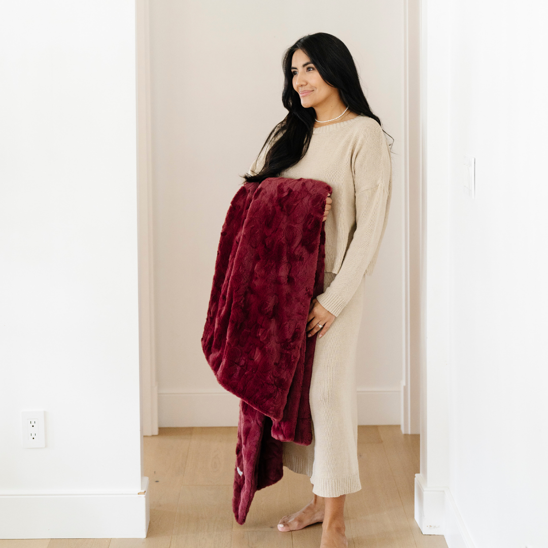 PATTERNED FAUX FUR XL THROW BLANKETS From Saranoni