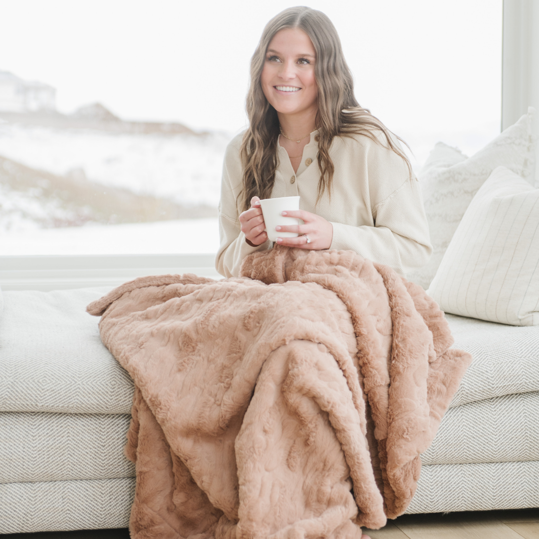 PATTERNED FAUX FUR XL THROW BLANKETS From Saranoni