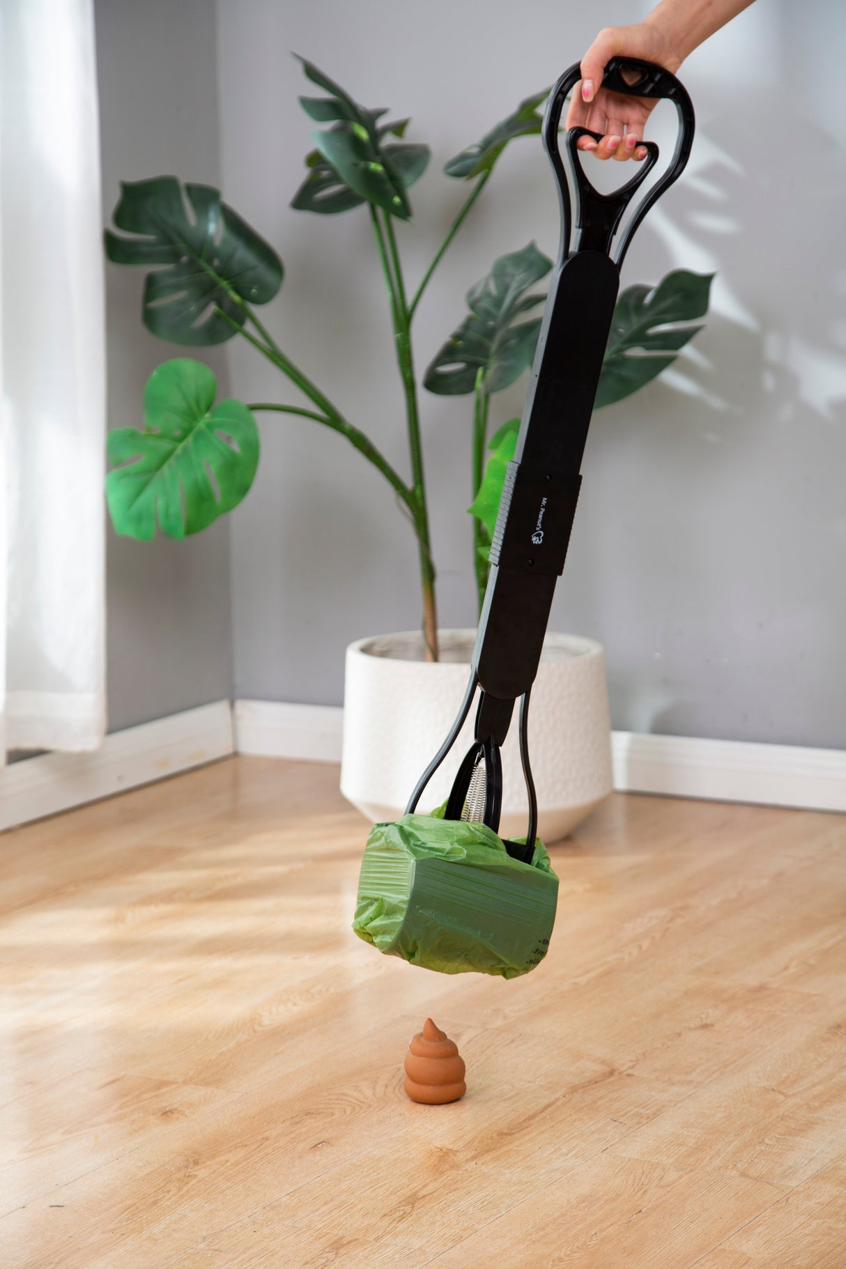 Mr. Peanut's 32" Tall Profile Pooper Scooper from Mr. Peanut's Pet Carriers