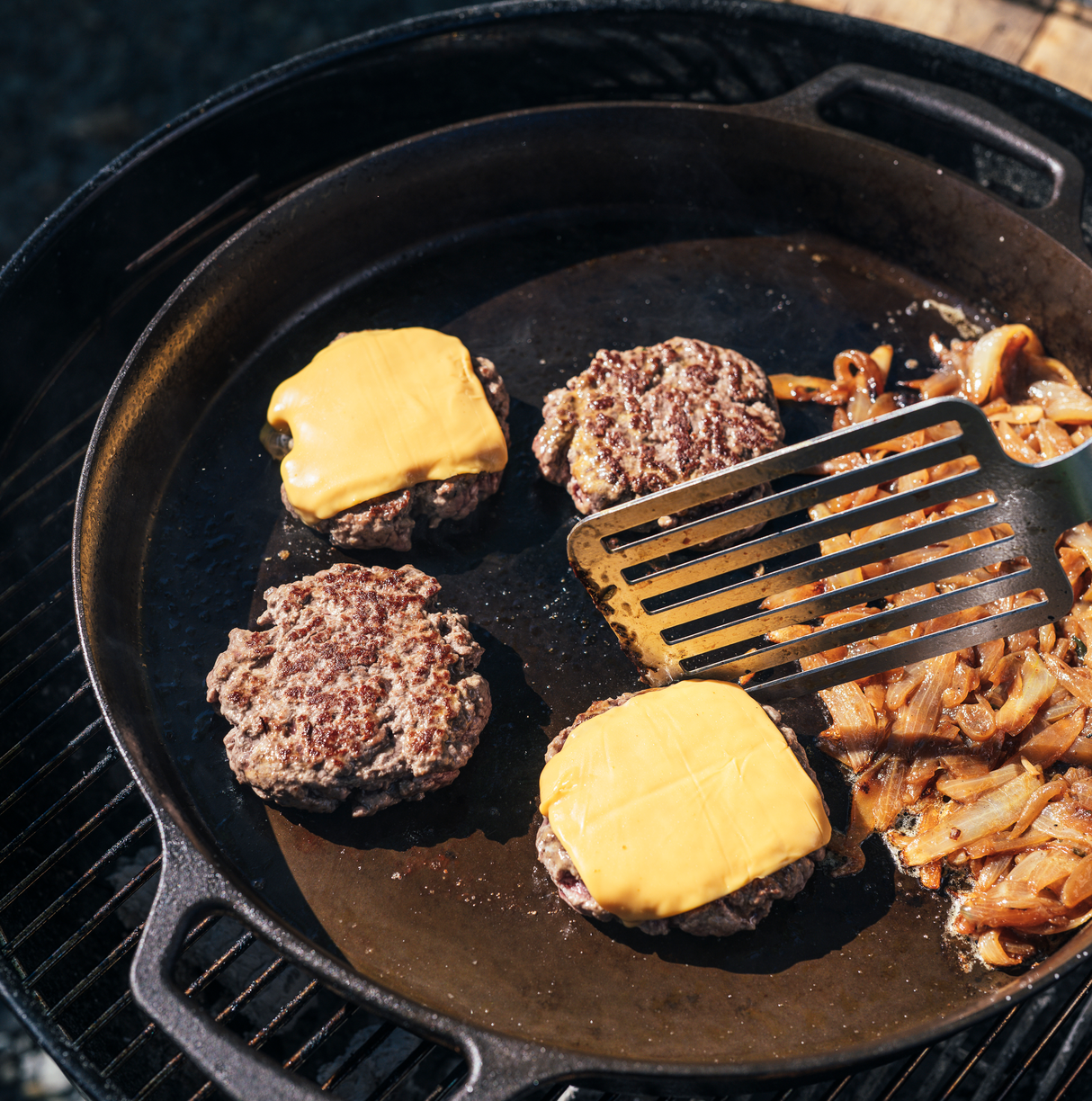 No.16 Double-Handled Cast Iron Skillet From Field Company