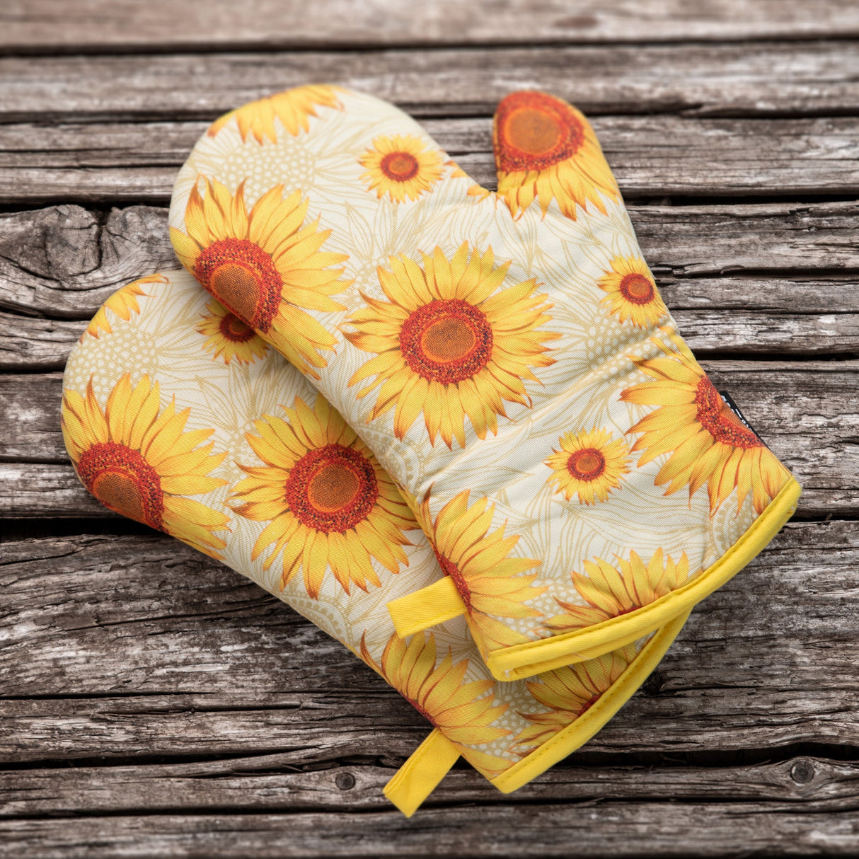 Summer Sunflowers Oven Mitts And Potholder Set From Zapps Clothing